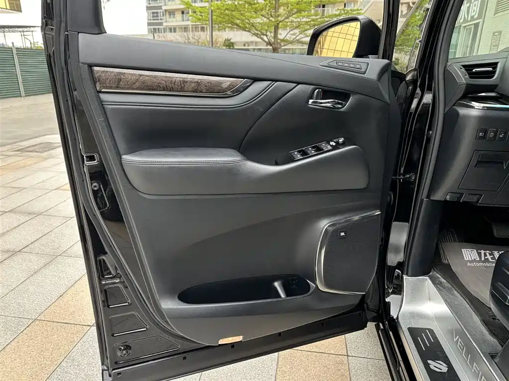 Toyota Vellfire 2021 — фото 25