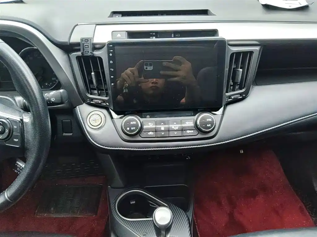 Toyota RAV4 2019 — фото 13