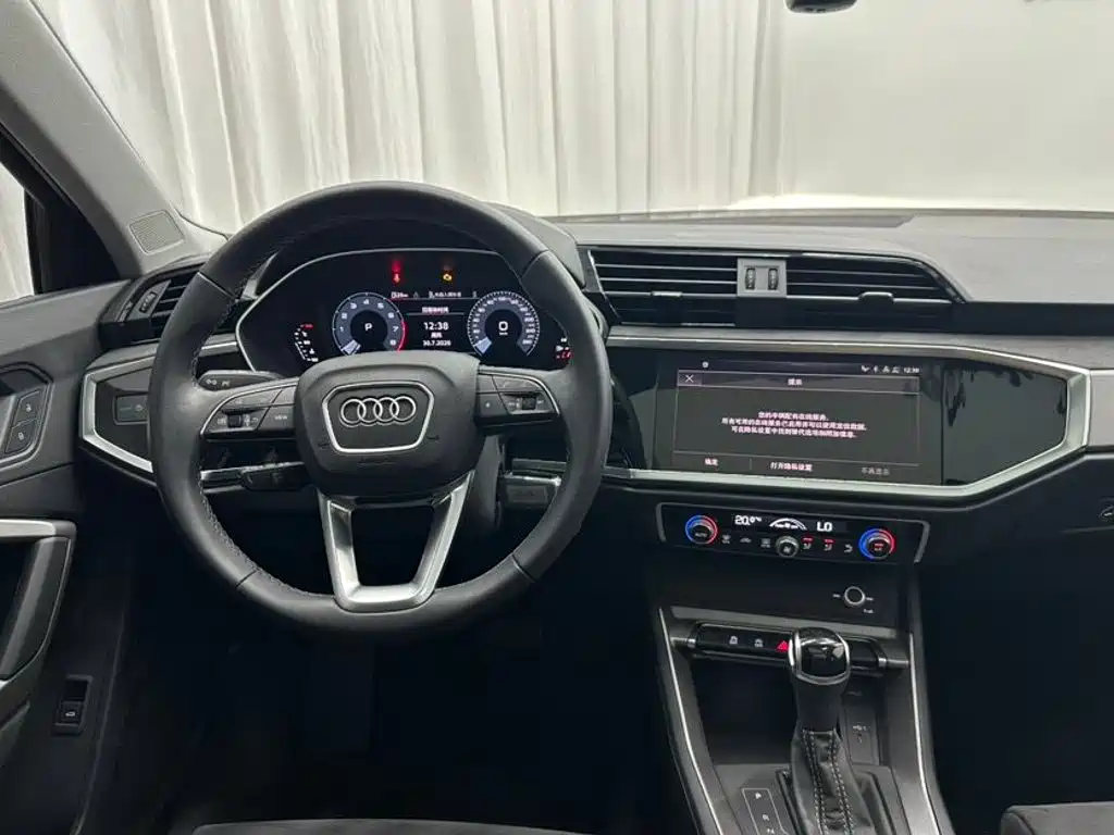 Audi Q3 2023 — фото 11
