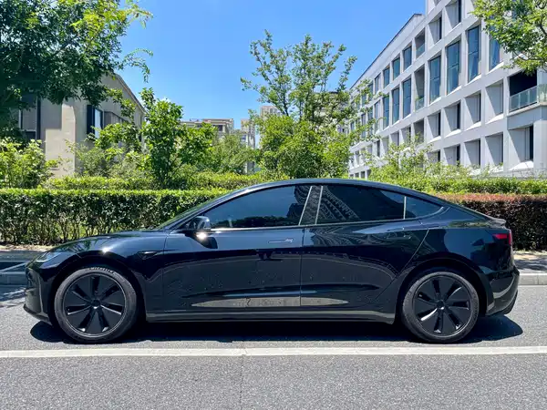 Tesla Model 3 2024
