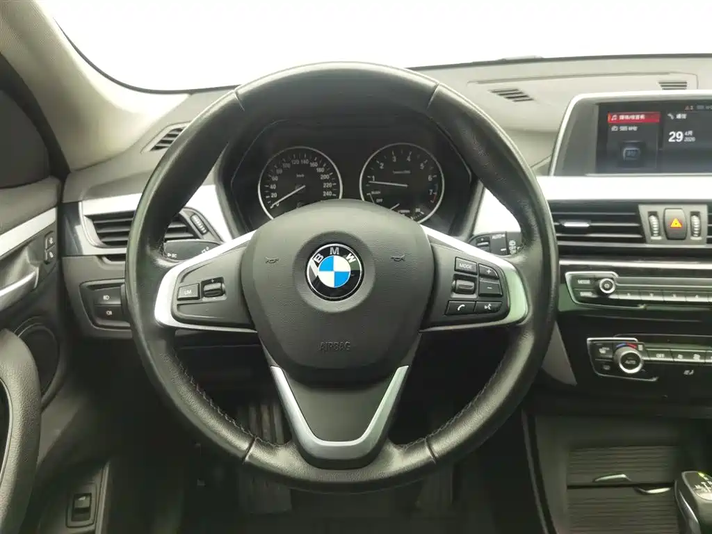 BMW X1 2018 — фото 11