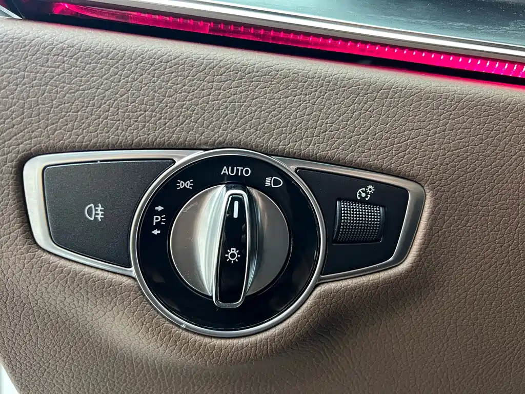Mercedes-Benz E-Class 2019 — фото 11