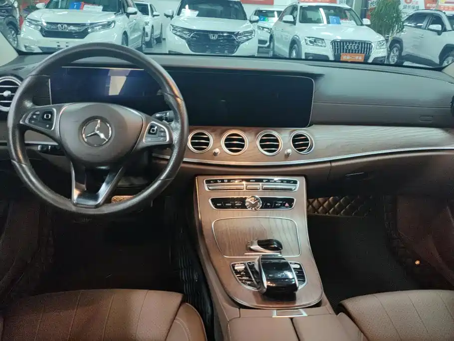 Mercedes-Benz E-Class 2018 — фото 12