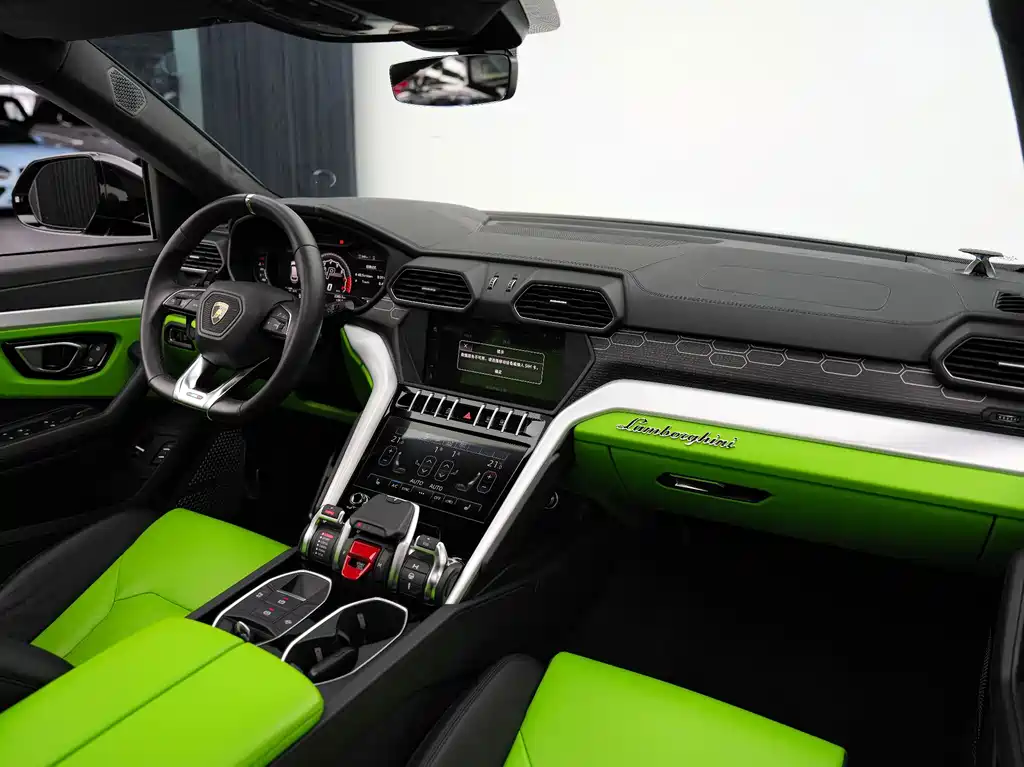 Lamborghini Urus 2019 — фото 19