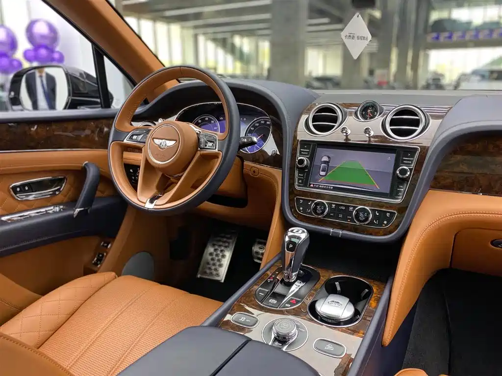 Bentley Bentayga 2018 — фото 14