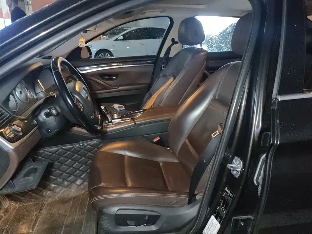 BMW 5 Series 2015 — фото 16