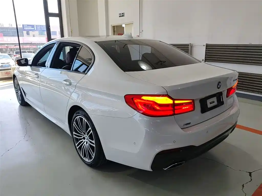 BMW 5 Series 2018 — фото 5