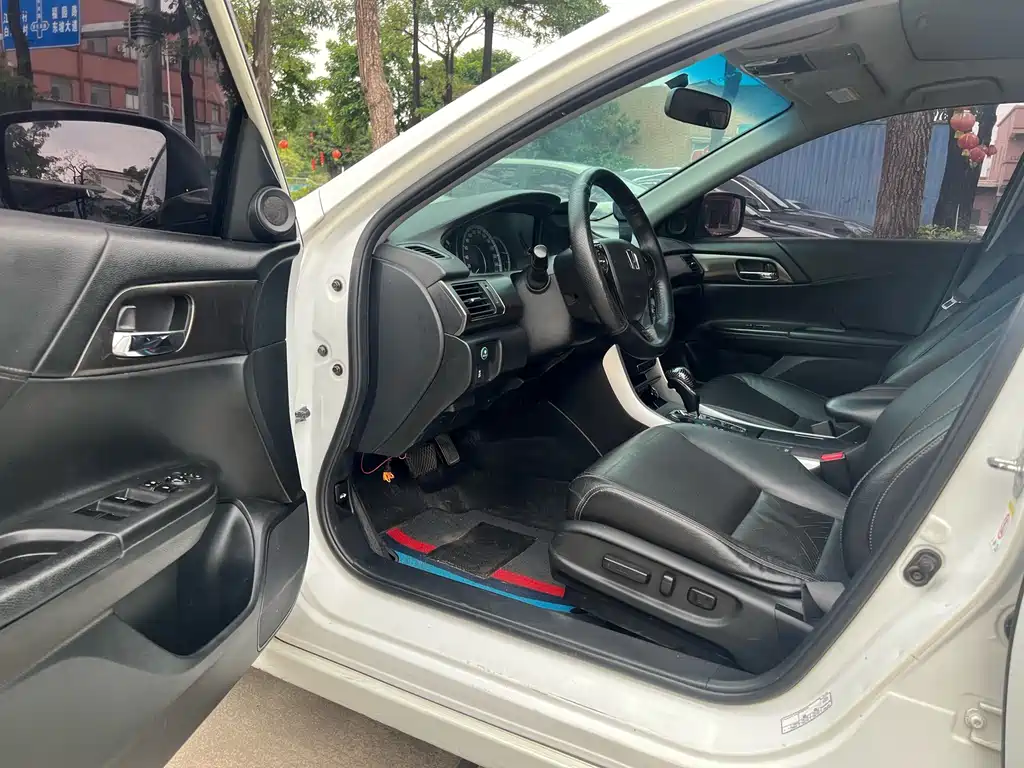 Honda Accord 2015 — фото 7