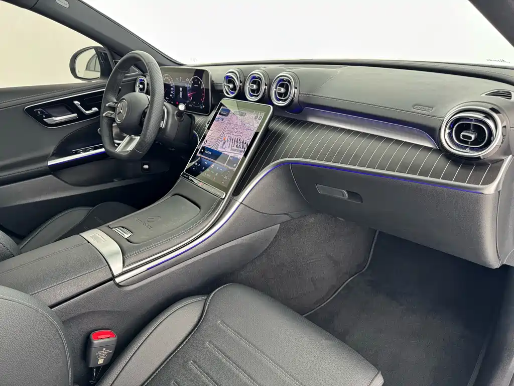Mercedes-Benz C-Class 2024 — фото 9