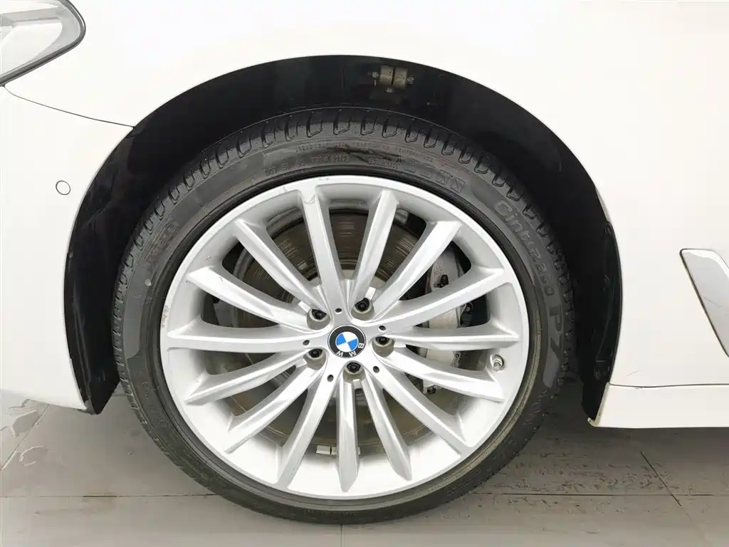 BMW 5 Series 2022 — фото 17