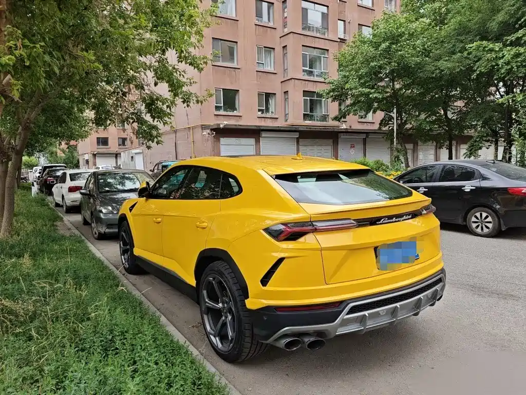 Lamborghini Urus 2023 — фото 3