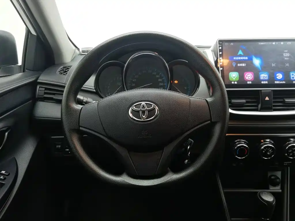 Toyota Yaris L 2017 — фото 11