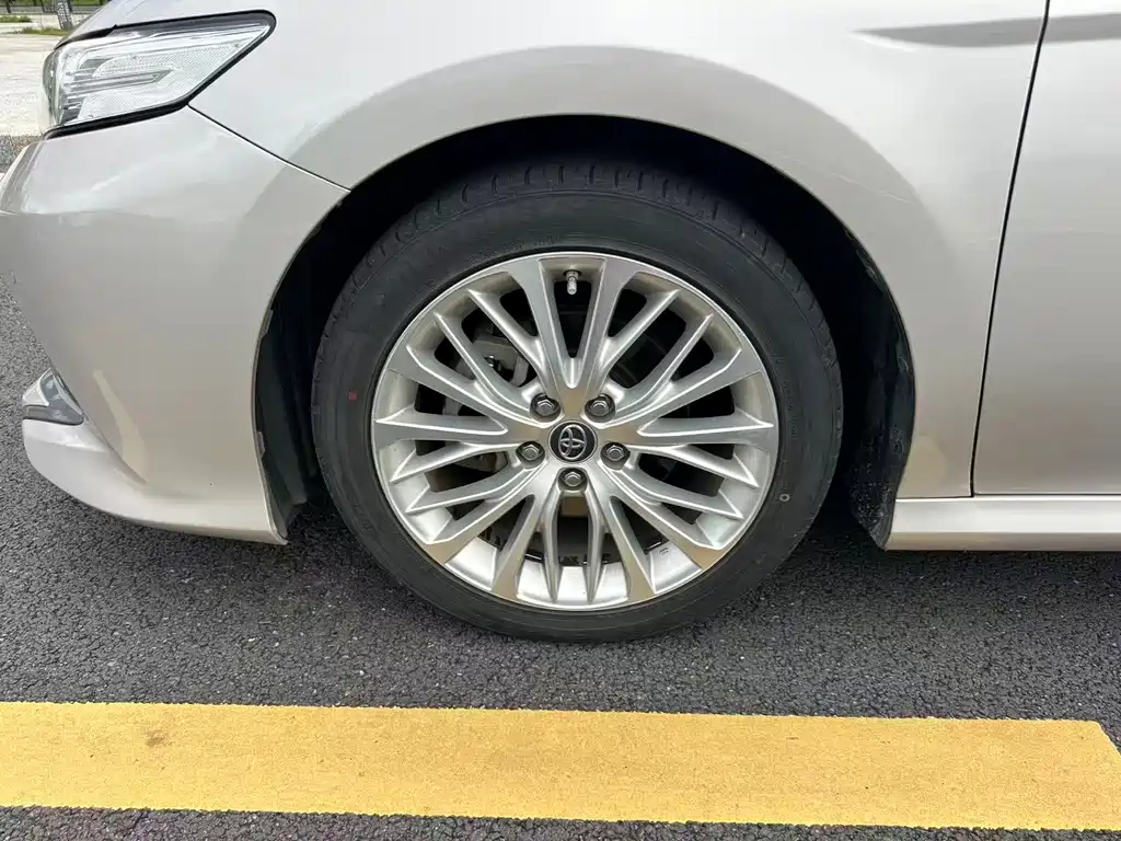 Toyota Camry 2019 — фото 19
