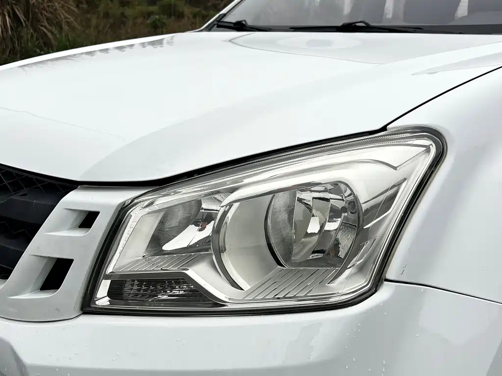 Isuzu RE-MAX 2018 — фото 28