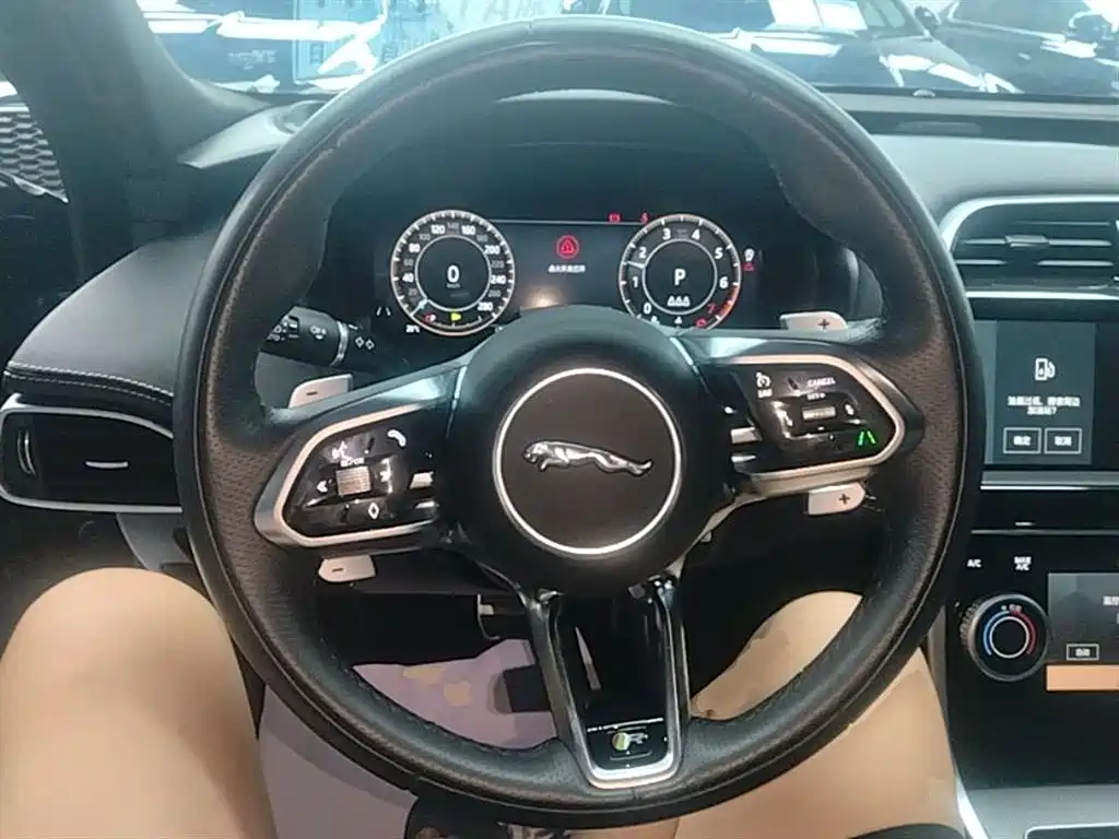 Jaguar XEL 2023 — фото 11