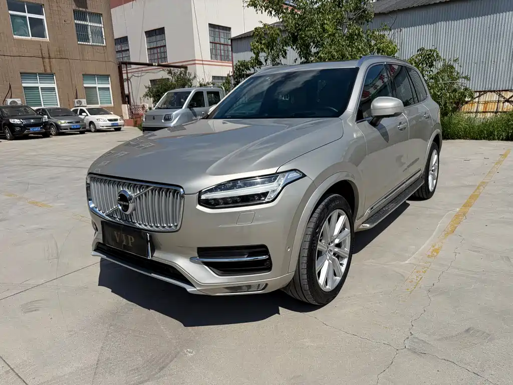 Volvo XC90 2017 — фото 1