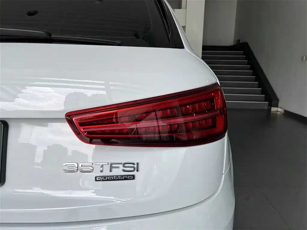 Audi Q3 2017 — фото 12