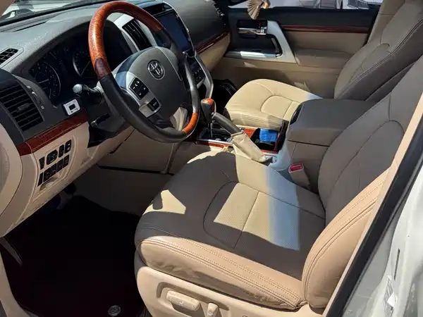 Toyota Land Cruiser 2015