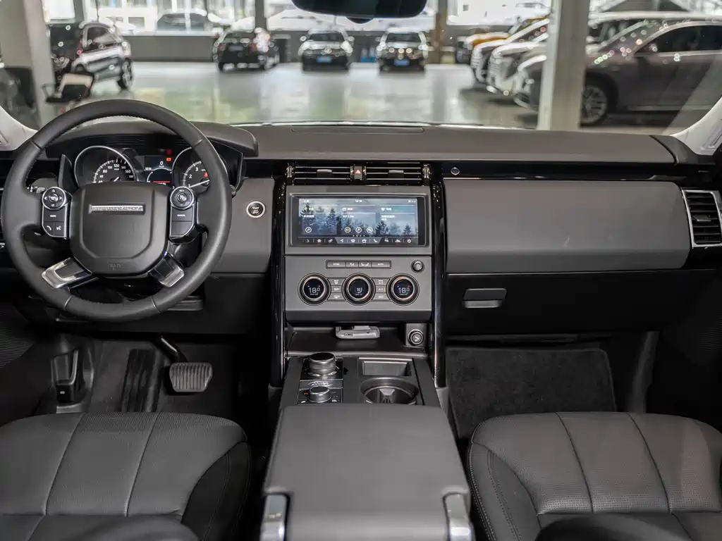 Land Rover Discovery 2018 — фото 11