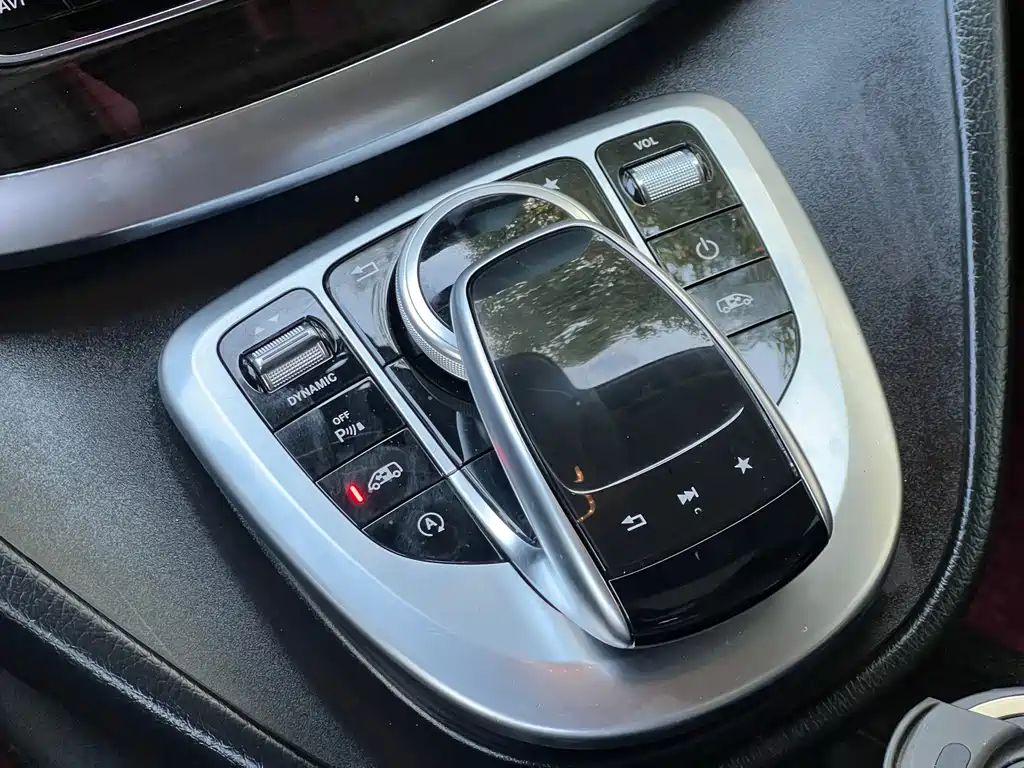 Mercedes-Benz V-Class 2019 — фото 13