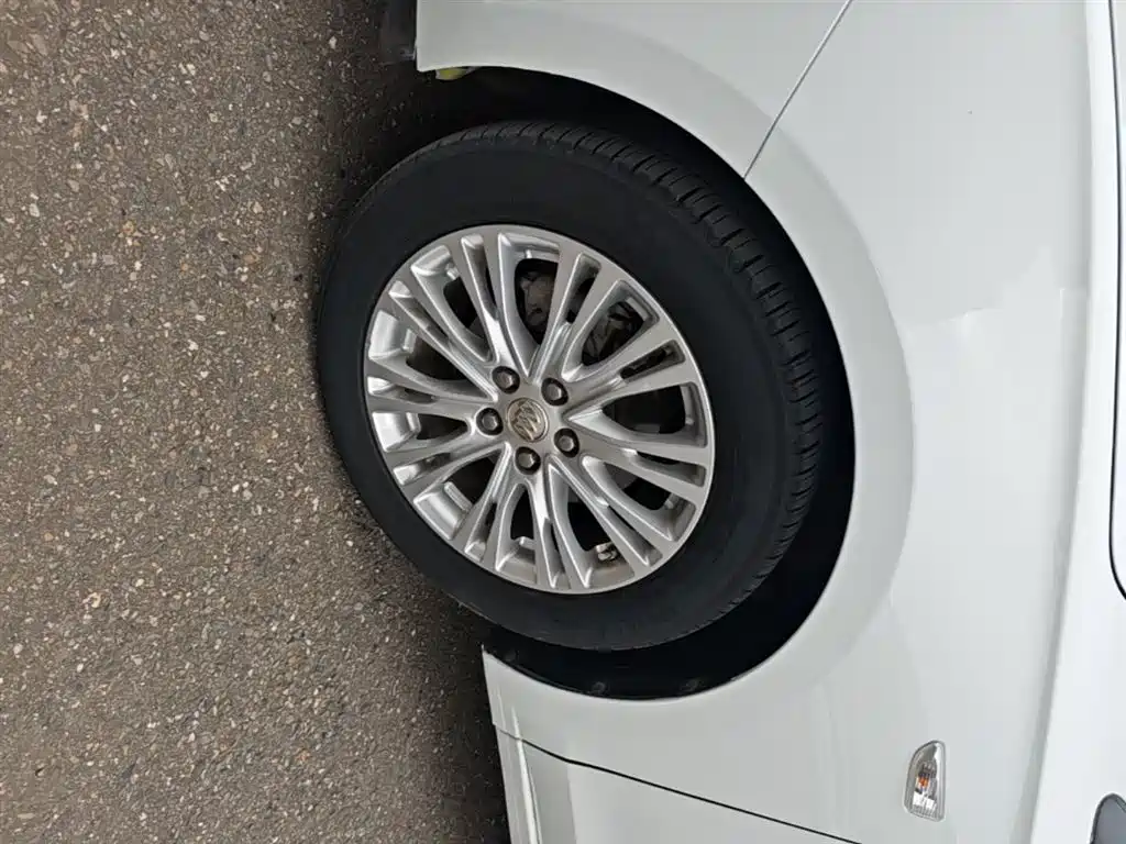 Buick Excelle 2015 — фото 23