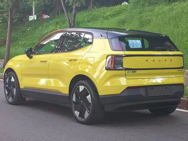 Volvo EX30 2024