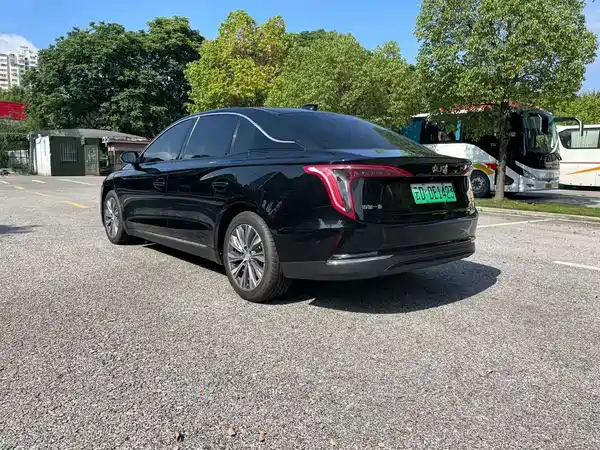 Hongqi E-QM5 2022