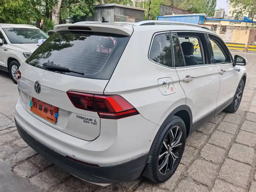 Volkswagen Tiguan L 2020 — фото 11