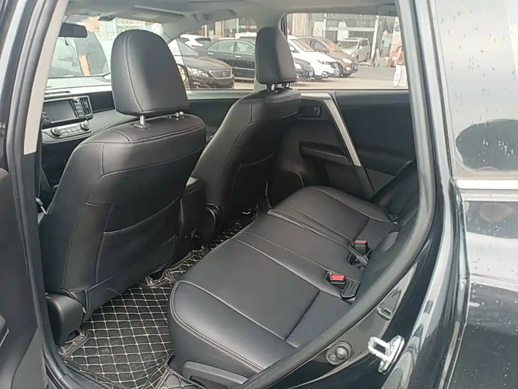 Toyota RAV4 2016 — фото 13