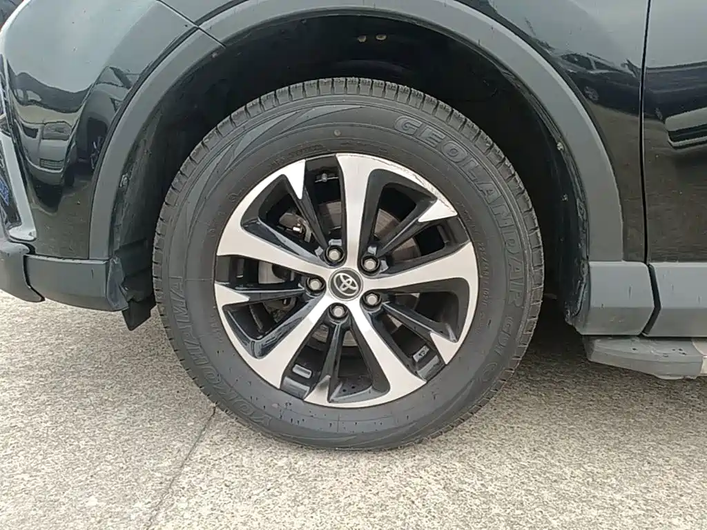 Toyota RAV4 2016 — фото 25