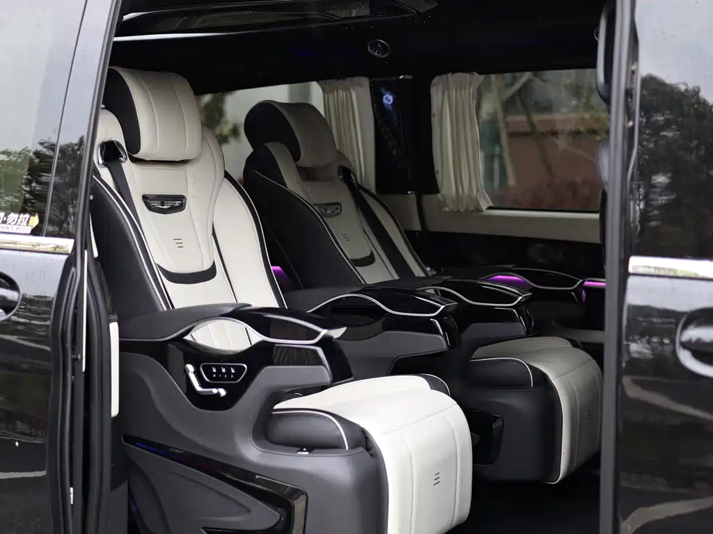 Mercedes-Benz V-Class 2018 — фото 29