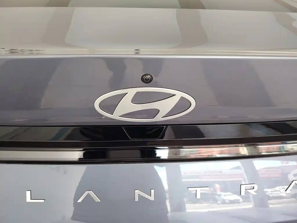 Hyundai Elantra 2023 — фото 9