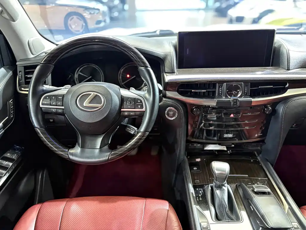 Lexus LX 2018 — фото 14
