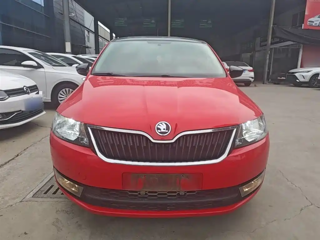 Skoda Rapid Spaceback 2014 — фото 3