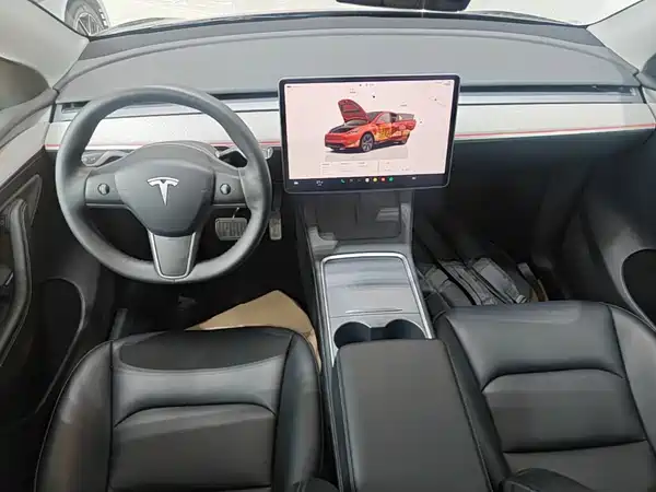Tesla Model Y 2024
