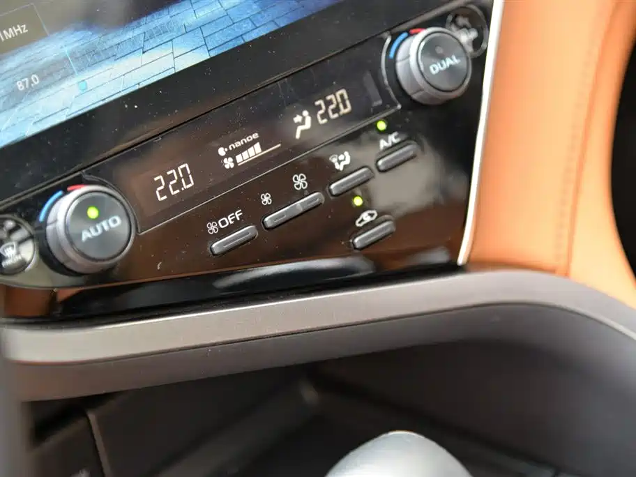 Toyota Camry 2021 — фото 10