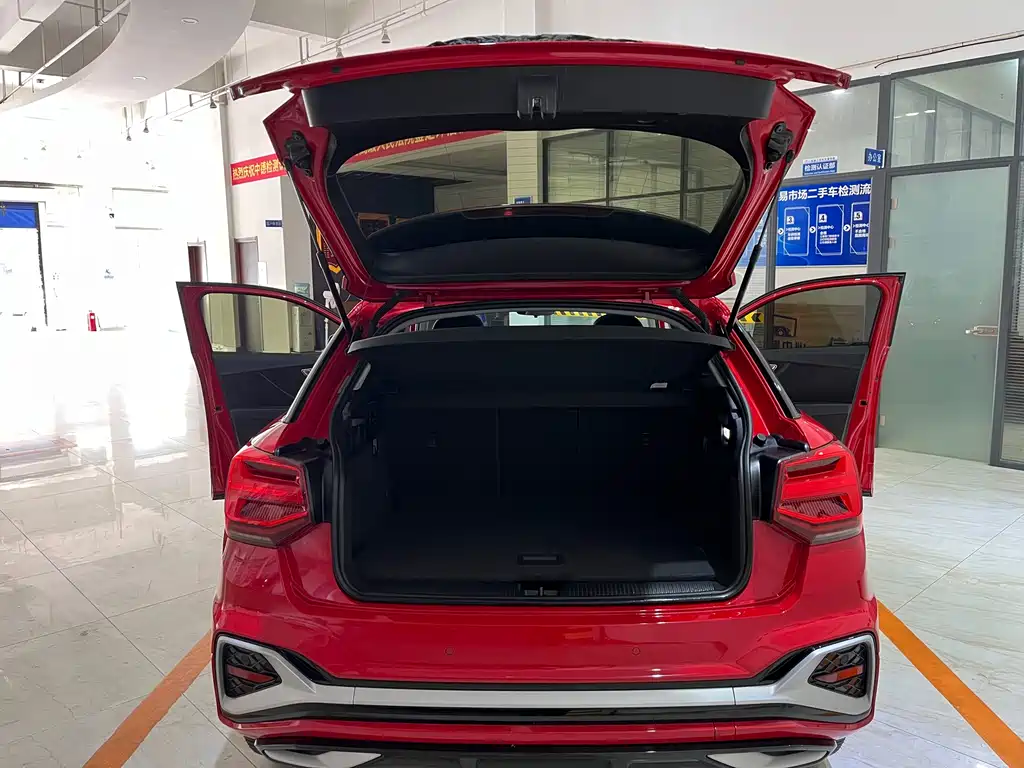 Audi Q2L 2022 — фото 11