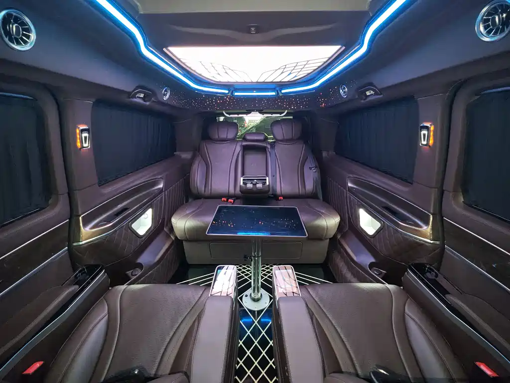 Mercedes-Benz V-Class 2022 — фото 11