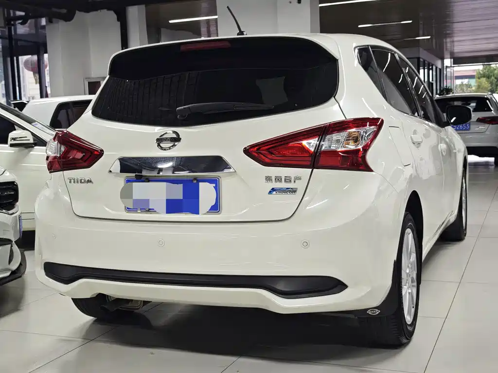 Nissan Tiida 2017 — фото 4