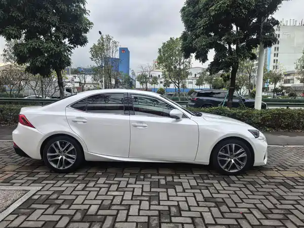 Lexus IS 2017