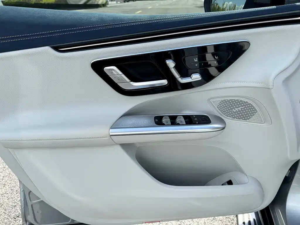 Mercedes-Benz EQE SUV 2023 — фото 4