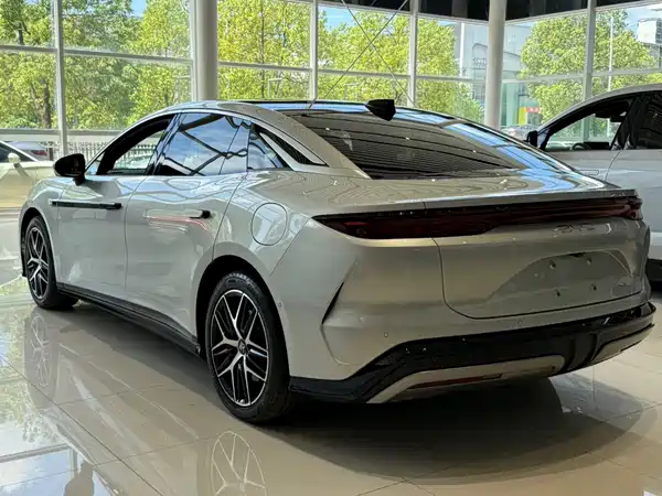 BYD Han L 2025