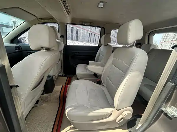 Wuling Hongguang 2015