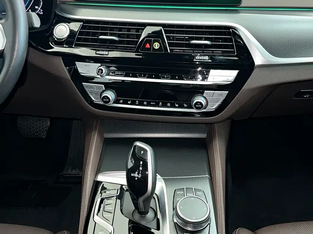 BMW 5 Series New Energy 2022 — фото 17