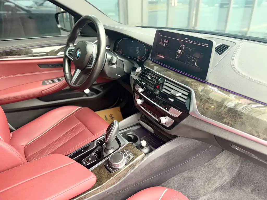BMW 5 Series 2021 — фото 11