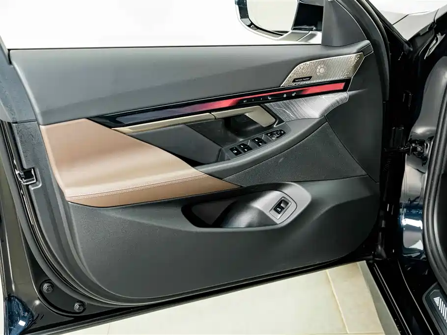 BMW 5 Series 2024 — фото 17
