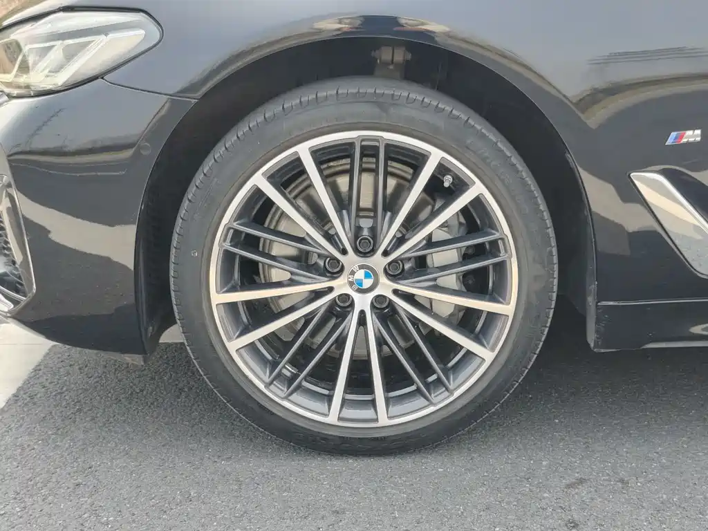 BMW 5 Series 2023 — фото 17