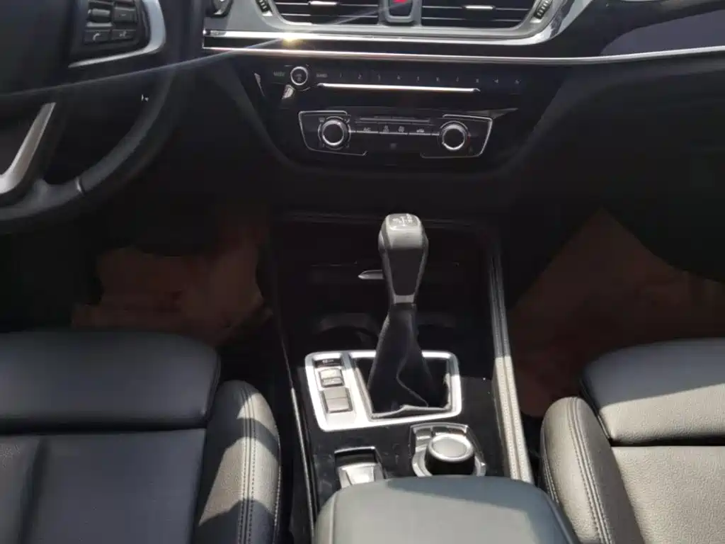 BMW 1 Series 2018 — фото 13