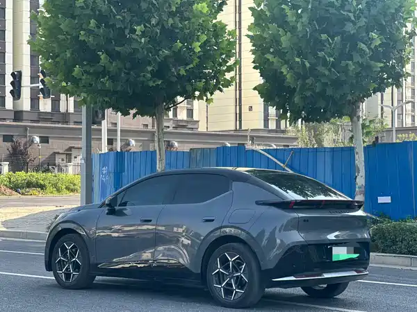 Lynk & Co Z20 2025