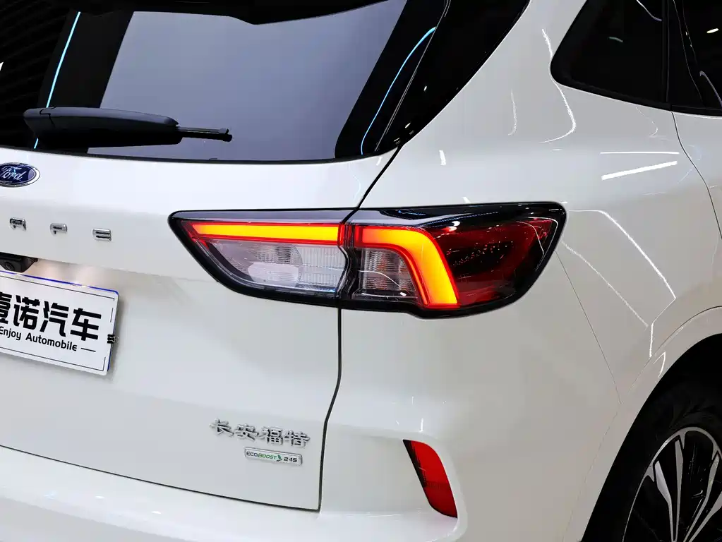 Ford Escape 2021 — фото 13